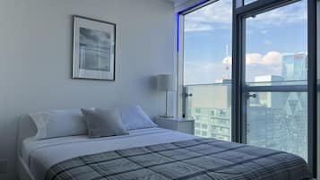 Basic Studio Suite, 1 Queen Bed, Non Smoking, Private Bathroom | WiFi (free), individually decorated, individually furnished, bed sheets