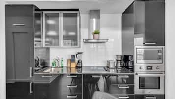 Design Apartment, 2 Bedrooms, Non Smoking, Private Bathroom | Private kitchen | Coffee/tea maker, full-size fridge, microwave, oven