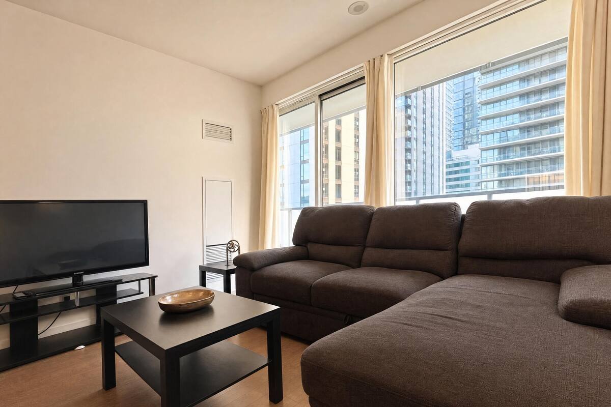 Departamento de lujo, 1 cama Queen size y sofá cama, para no fumadores, baño privado | Área de sala de estar | Televisión de 50 pulgadas con canales digitales