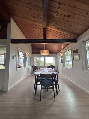 Dining - Beachfront Property Near Twin Rocks (Rockaway Beach)