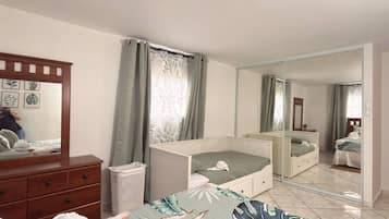 2 bedrooms, iron/ironing board, WiFi (free)