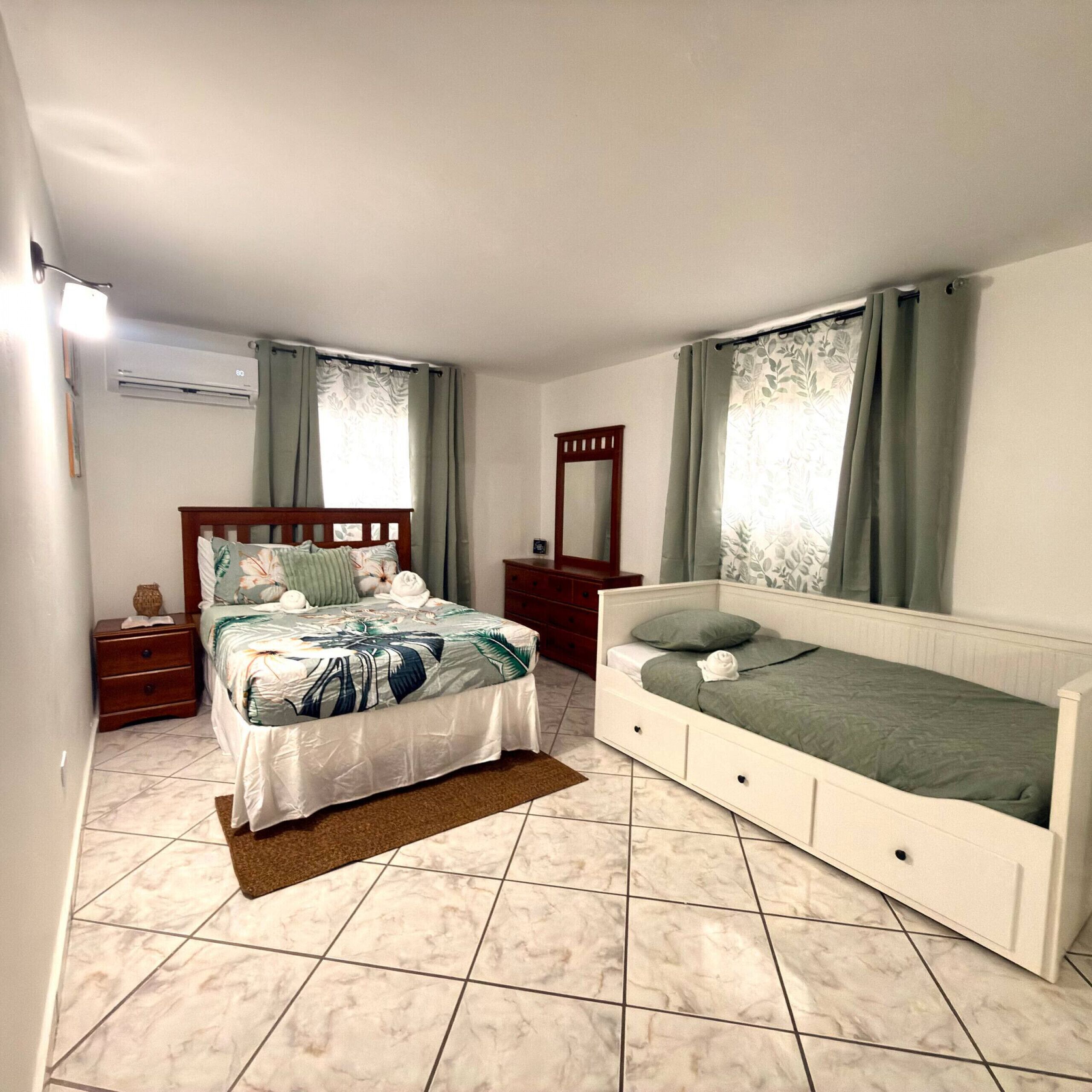 2 habitaciones, tabla de planchar con plancha y wifi gratis 