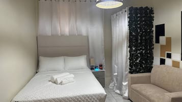 1 bedroom, iron/ironing board, WiFi (free)