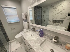 Bathroom - Luxury Pool Retreat Near Pasadena • JPL, Pasadena, Universal Studios • Sleeps 8 (Glendale)