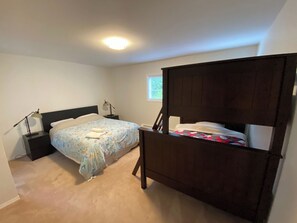 Ferros/tábuas de passar roupa, acesso à internet, roupa de cama
