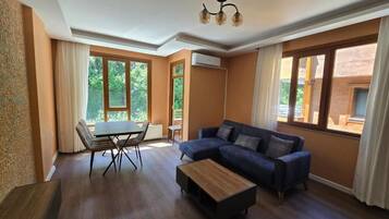 Appartement, 2 slaapkamers, balkon, uitzicht op de stad | Woonruimte