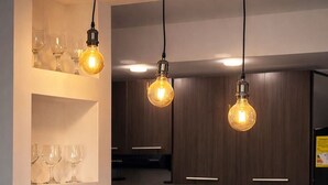 A modern kitchen with pendant lighting, a coffee machine, and a counter with cups and saucers. - Caribbean Mist by Hilal - Wifi - Seaview - Beach (Cartagena)