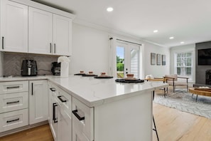 Coffee/tea maker, fridge, microwave, oven - Cape Cod Pet-friendly Home (Matthews)