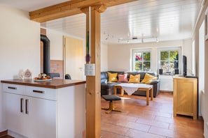 Interior - Apartment 'Sonnenstrahl' on the Farm with Terrace, Barbecue, Playground and Green View (Sankt Georgen im Schwarzwald)