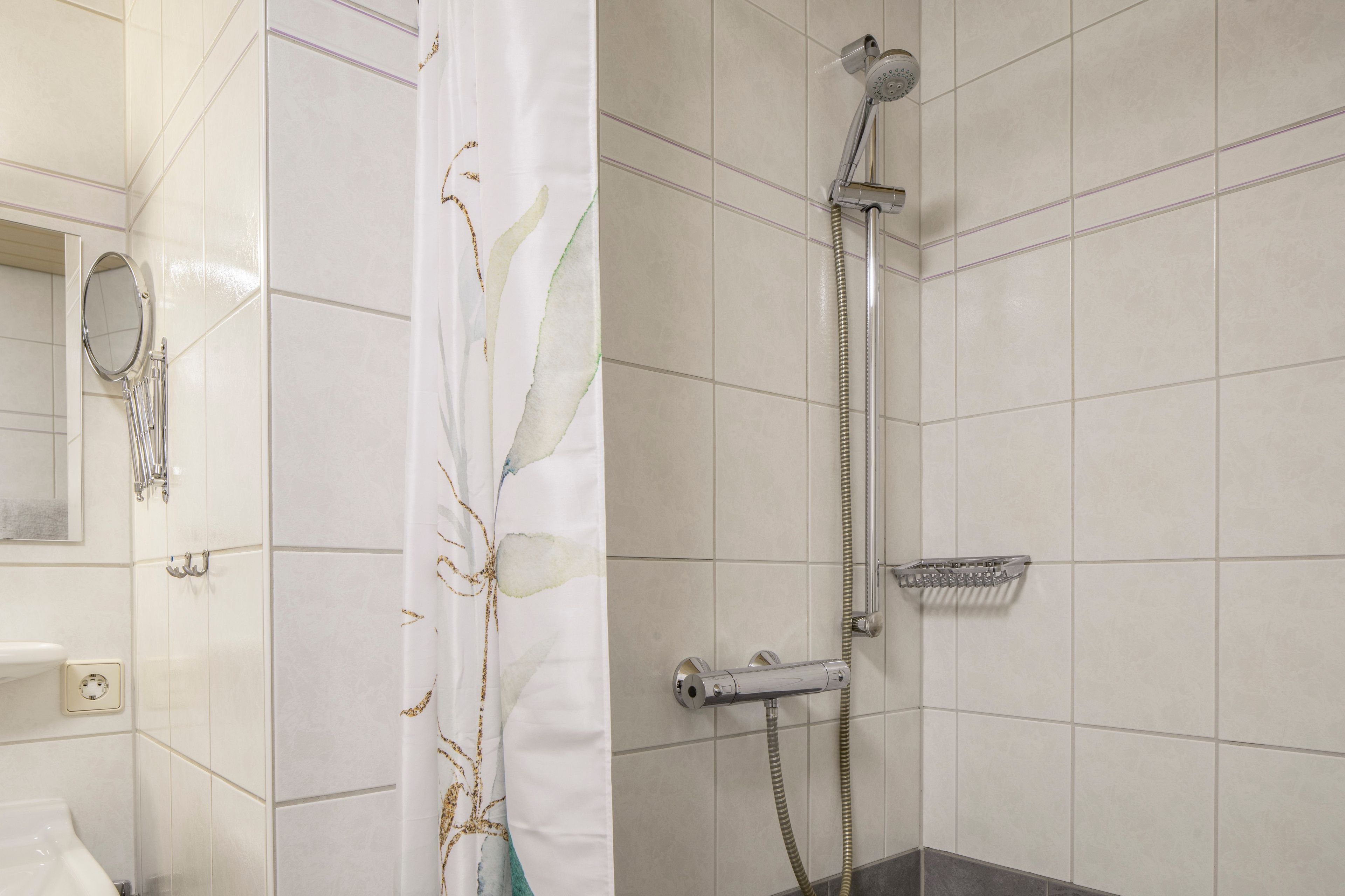 Douche, sèche-cheveux