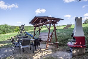 A playground with a swing set, a slide, and a bench. - Apartment 'Waldblick' on the farm with terrace, barbecue area, playground and green views (Sankt Georgen im Schwarzwald)
