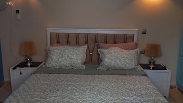 5 slaapkamers, een strijkplank/strijkijzer, wifi, beddengoed