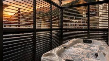 Indoor spa tub