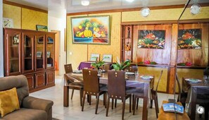 Dining - Vrbo Property (Îles du Vent)