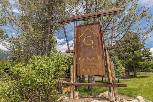 New! Mountain Condo in Big Sky | Pool, Sauna & Fireplace | Near Golf Course & Nordic Trails