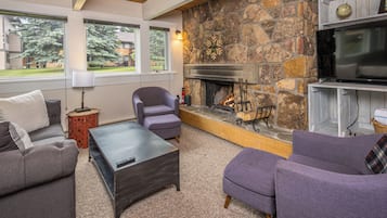 Smart TV y chimenea