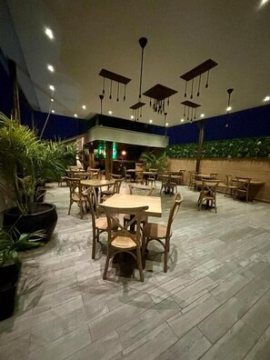 Outdoor dining - San Miguel Imperial (Santa Marta)