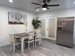 Dining - Recently Updated, King bed, Near U of A & Downtown (Springdale)