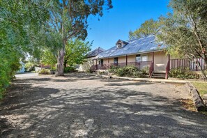Exterior - Coachman’s Rest Queen Studio (Richmond)
