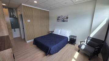 1 Schlafzimmer, Schreibtisch, Bügeleisen/Bügelbrett, kostenloses WLAN