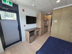 1 bedroom, desk, iron/ironing board, WiFi (free)