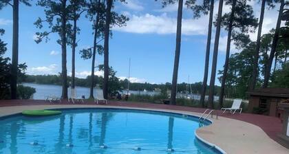 Dragons Island Cottage - Waterfront, private pool