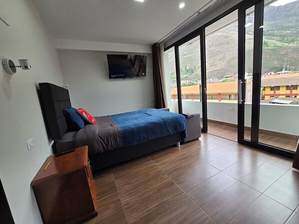 3 bedrooms, internet, bed sheets