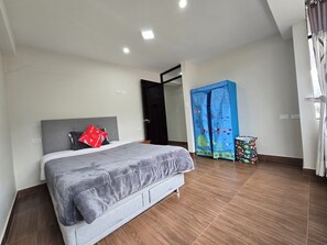 3 bedrooms, internet, bed sheets