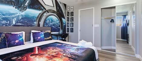 Escritorio, tabla de planchar con plancha, cuna de viaje y wifi gratis
