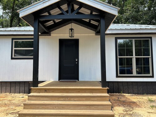 Richburg Retreat - Tiny House on a Fishing Pond - near Brewton and Flomaton