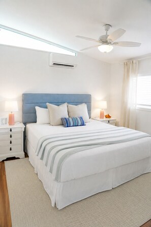 3 bedrooms, iron/ironing board, WiFi, bed sheets - The Sail House: Key Allegro Island+ Private Community Pool (Rockport)