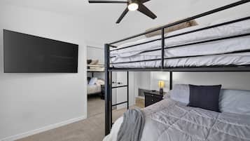 3 chambres, fer et planche à repasser, Wi-Fi, draps fournis