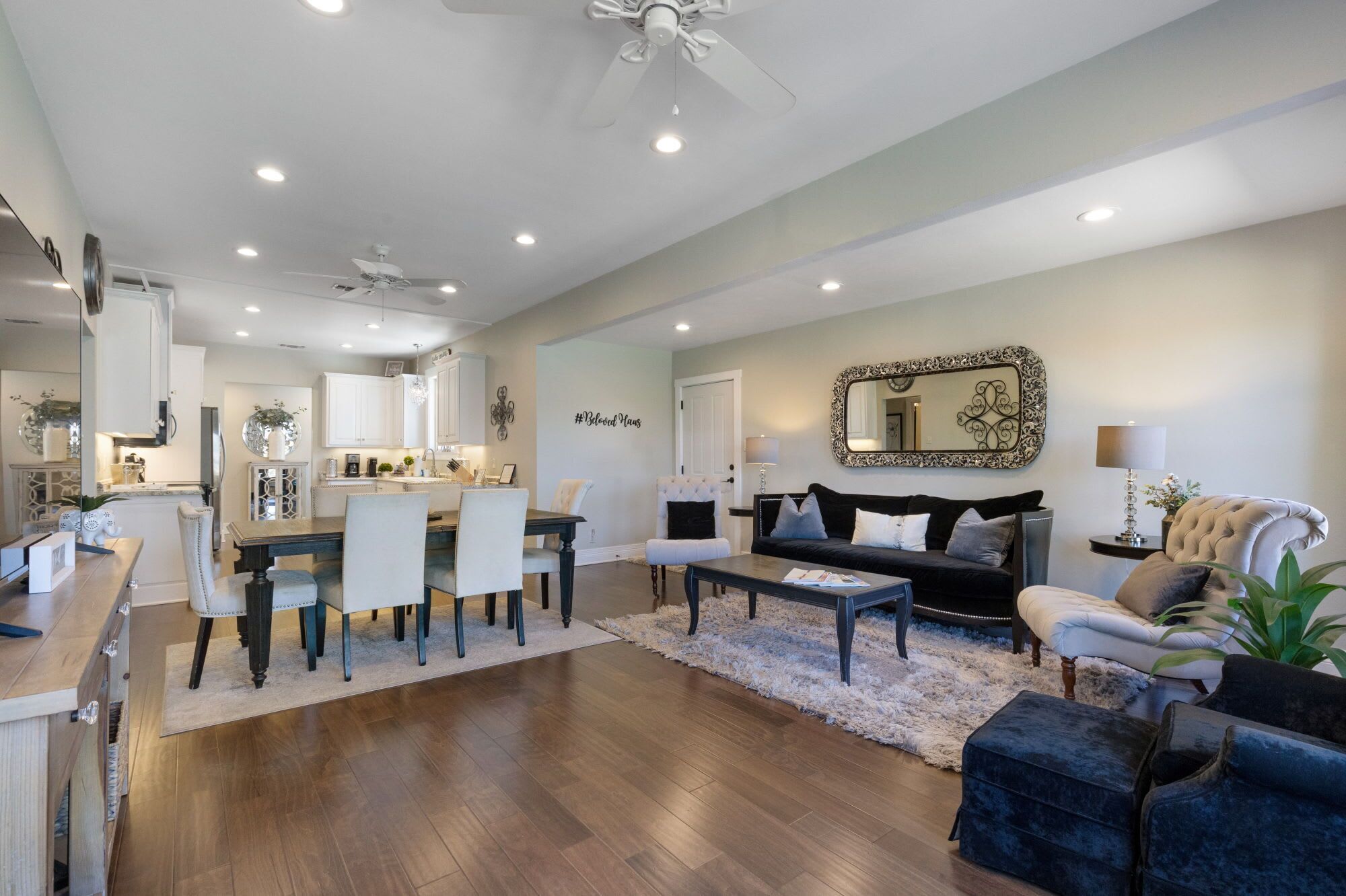House, Multiple Beds, Hot Tub, Garden View (319 W Live Oak) | Living area