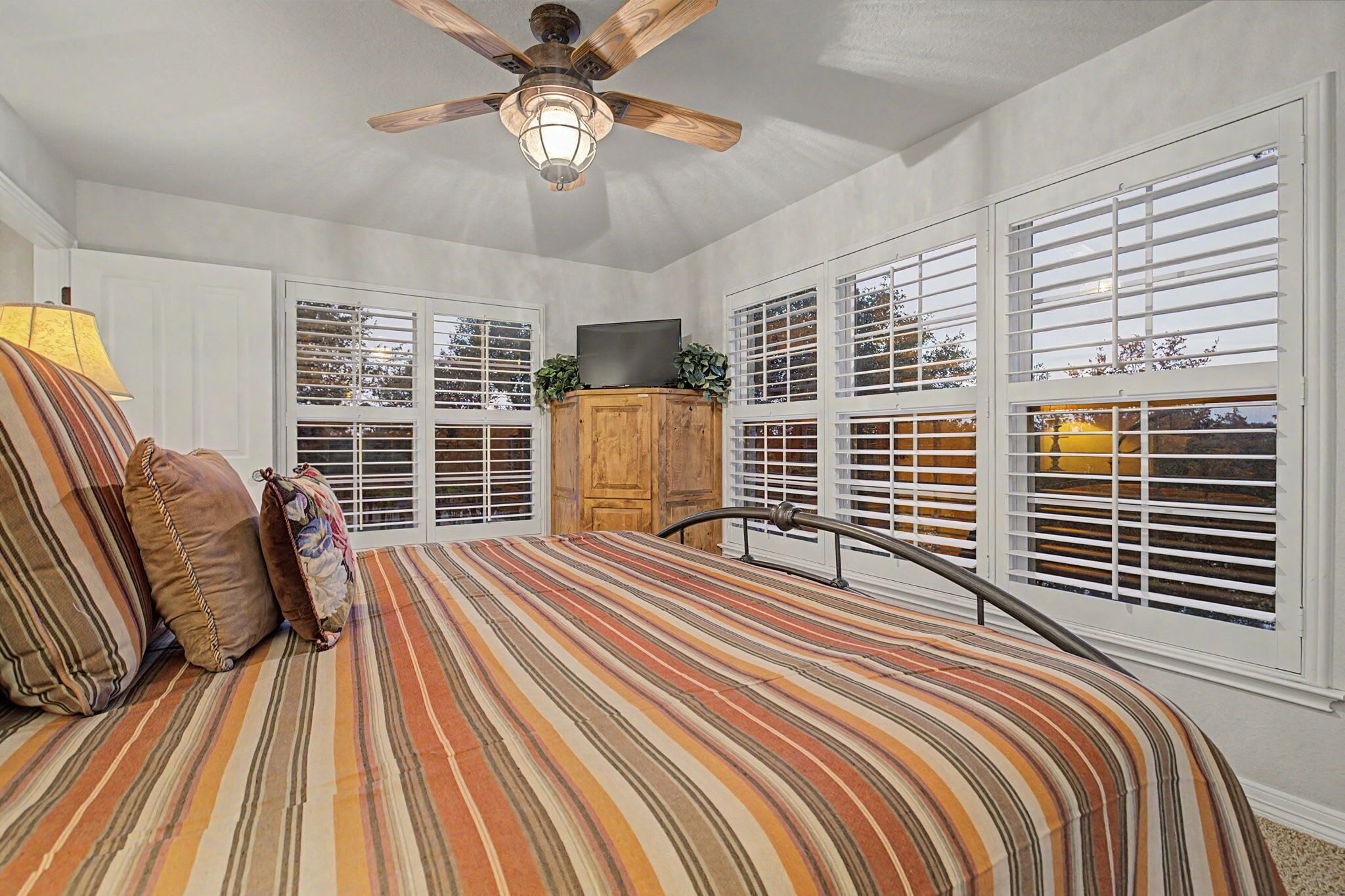 House, Multiple Beds, Garden View (320 Happy Trail) | 4 bedrooms, individually decorated, individually furnished, bed sheets