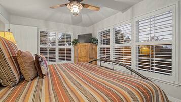 House, Multiple Beds, Garden View (320 Happy Trail) | 4 bedrooms, individually decorated, individually furnished, bed sheets