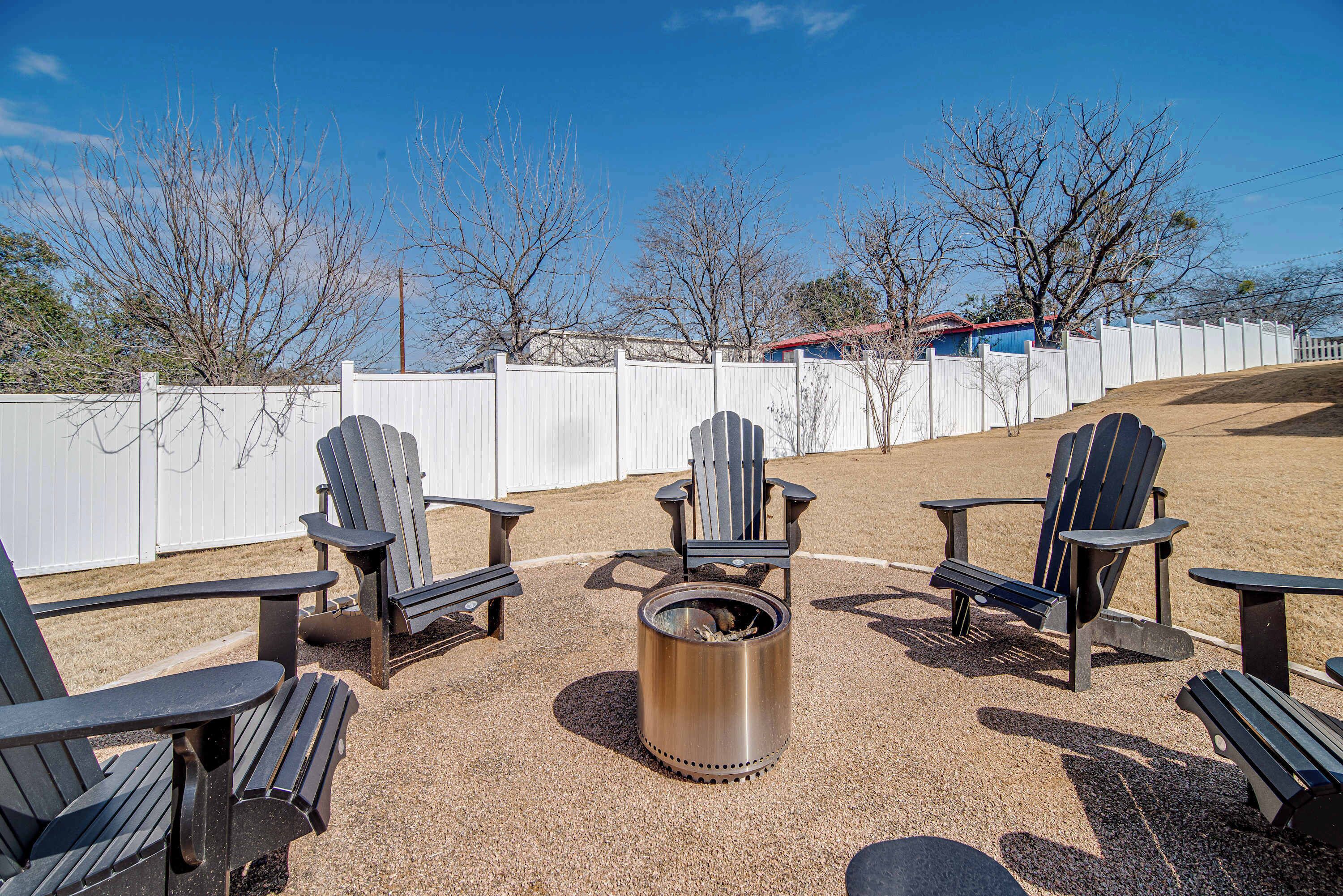 Casa, varias camas, vistas al jardín (508 Main Marble Fall) | Vistas desde la habitación