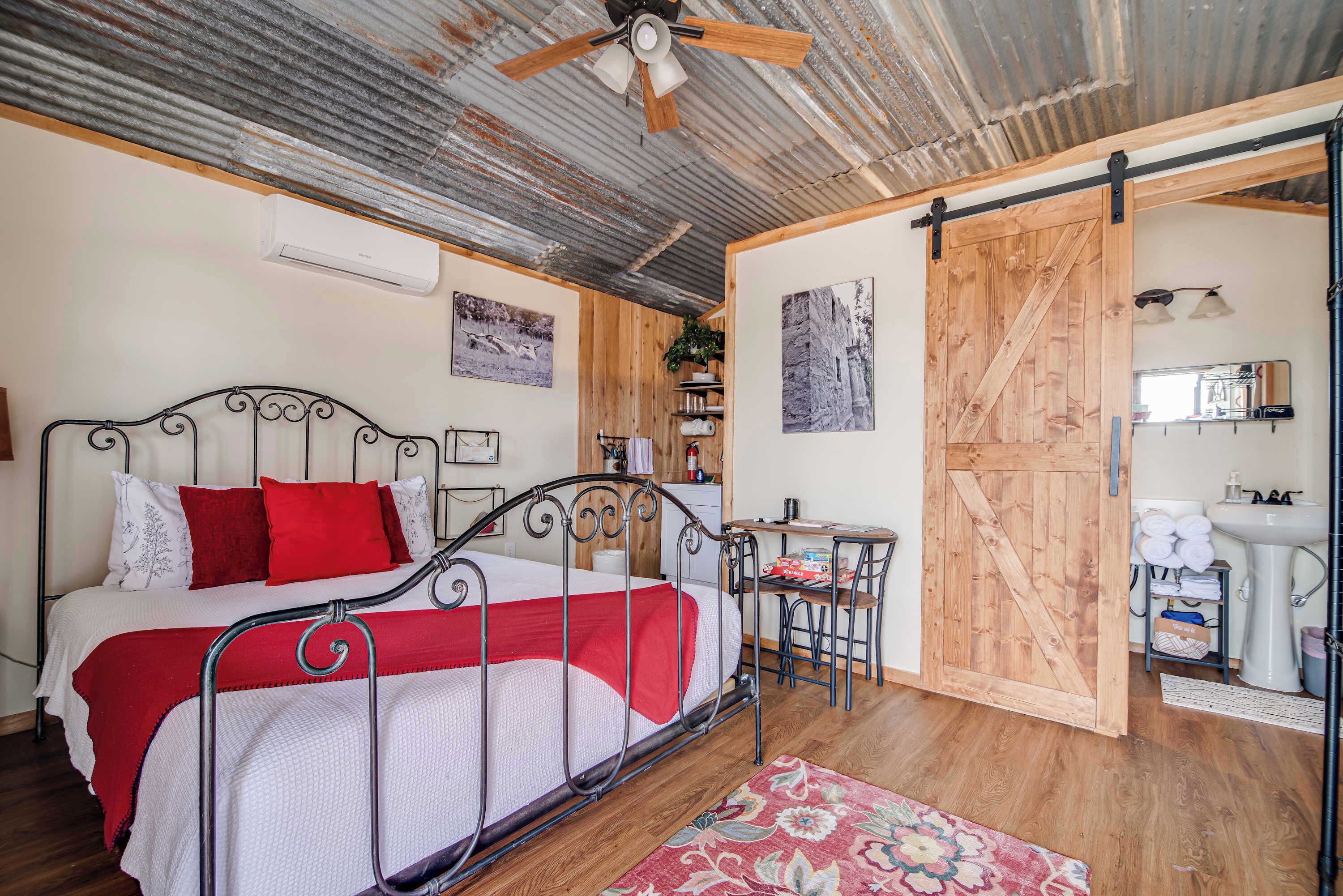 Kabin, 1 Tempat Tidur Queen, patio (OAK1841-Cabin 4) | 1 kamar tidur