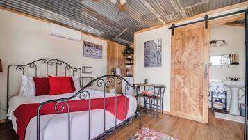Kabin, 1 Tempat Tidur Queen, patio (OAK1841-Cabin 4) | 1 kamar tidur