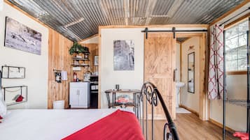Kabin, 1 Tempat Tidur Queen, patio (OAK1841-Cabin 4) | 1 kamar tidur
