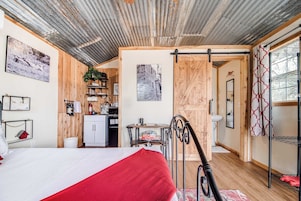 1 habitación, decoración personalizada y muebles diferentes