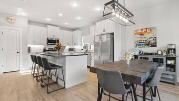 House, Multiple Beds, Patio, Garden View (1232 Diamondhead Dr) | Dining