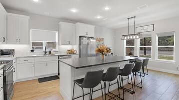 House, Multiple Beds, Patio, Garden View (1232 Diamondhead Dr) | Private kitchen