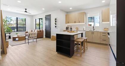 Unwind in Style: Luxe Condo Getaway!