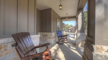 Rumah, Beberapa Tempat Tidur, hot tub (181 Crazy Horse) | Teras/patio