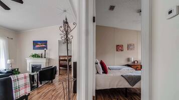 House, Multiple Beds, Patio (OAK1841-SweetRetreat) | 3 bedrooms