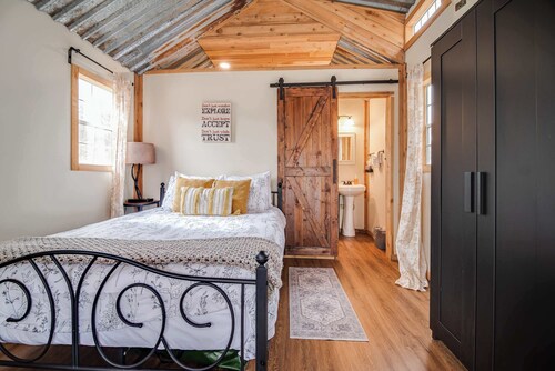 Hill Country Cabin 1