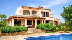 A two-story house with a pool, stone steps, and a garden. - SA TANQUETA DE CALONGE (Santanyí)