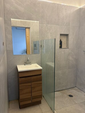 Bruser, håndklæder, Sæbe, Toiletpapir