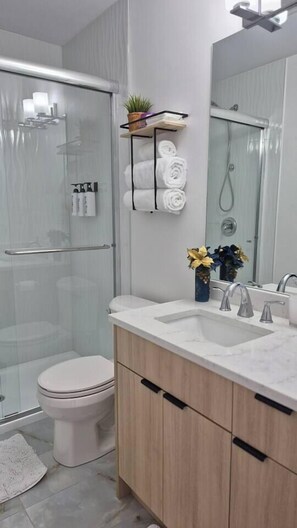 Bathroom - Elevated Horizon Retreat (Chilliwack)