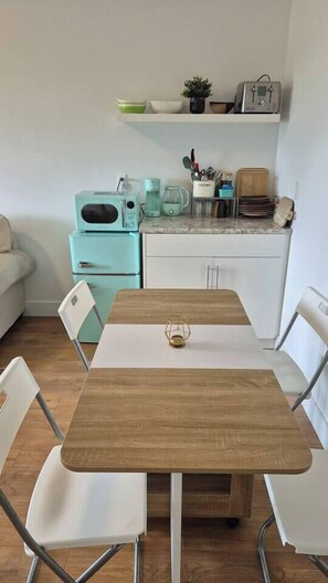 Dining - Elevated Horizon Retreat (Chilliwack)